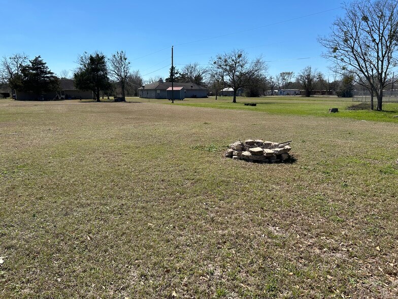 More Photos Of 1006 Spur 515 St, Navasota Restaurant For Lease