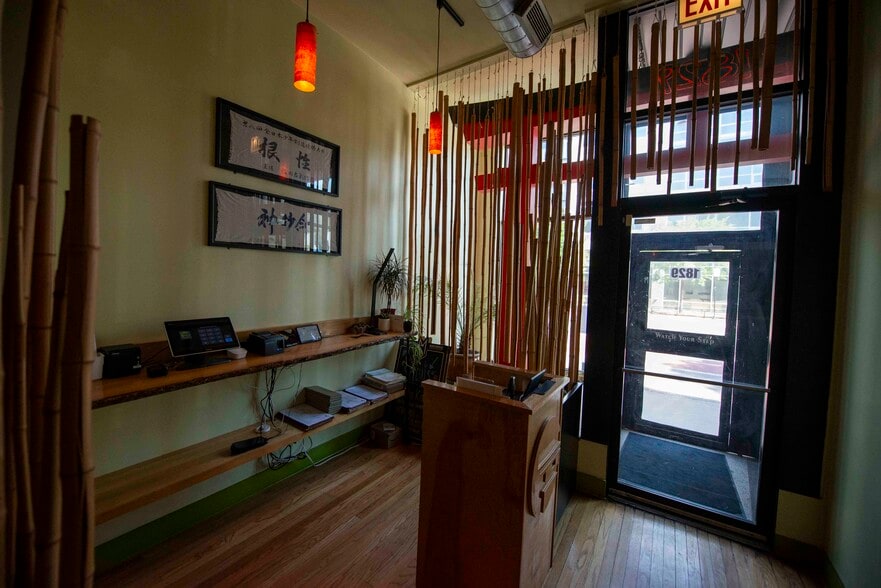 More Photos Of 1829 W Chicago Ave, Chicago Storefront Retail Residential For Lease