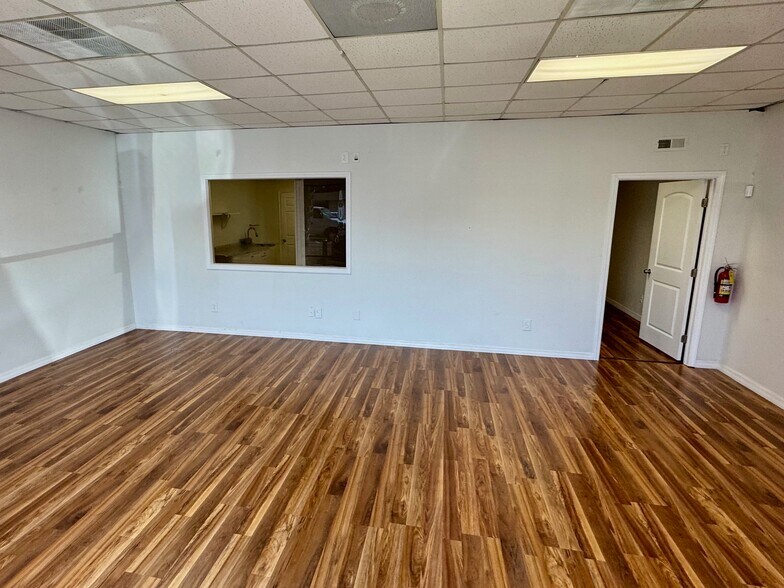 More Photos Of 281-351 Airport Rd S, Naples Unknown For Lease