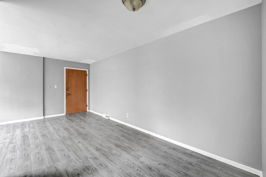 More Photos Of 885 S Green Rd, Cleveland Apartments For Sale