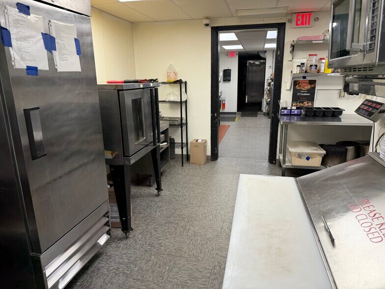More Photos Of 617 S Washington St, New Paris Bar For Sale