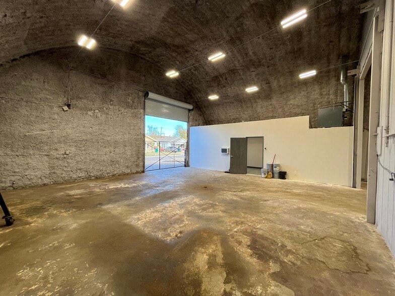 More Photos Of 1544 NW 4th St, Oklahoma City Manufacturing For Sale