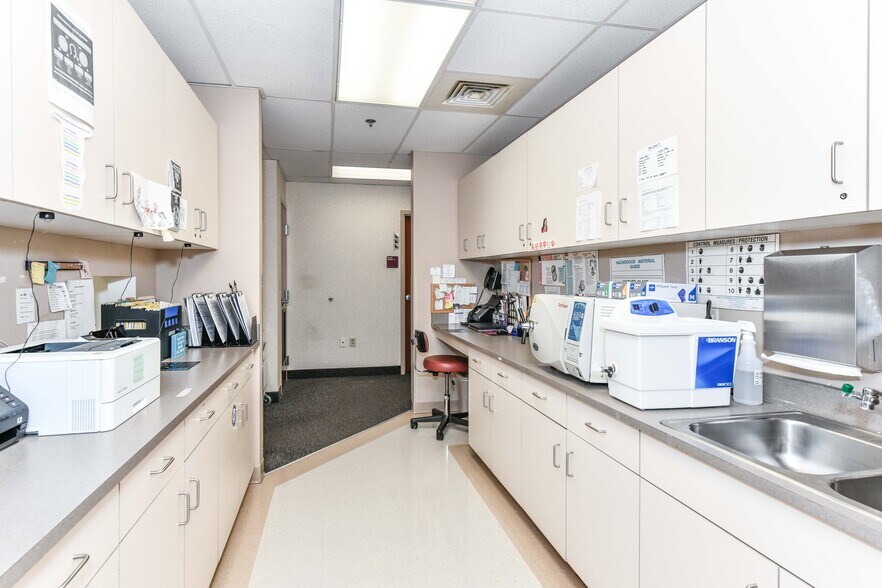 More Photos Of 1860 Town Center Dr, Reston Medical For Sale