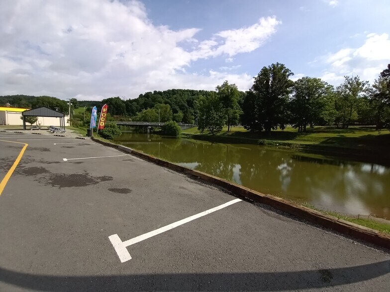 More Photos Of 1489 Milford St S, Clarksburg Office For Lease