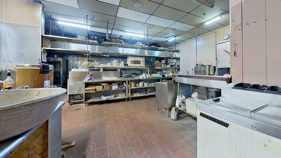 More Photos Of 95 Lake St, Gilford Restaurant For Sale