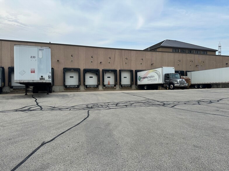 More Photos Of 7200 S 1st St, Oak Creek Manufacturing For Sale