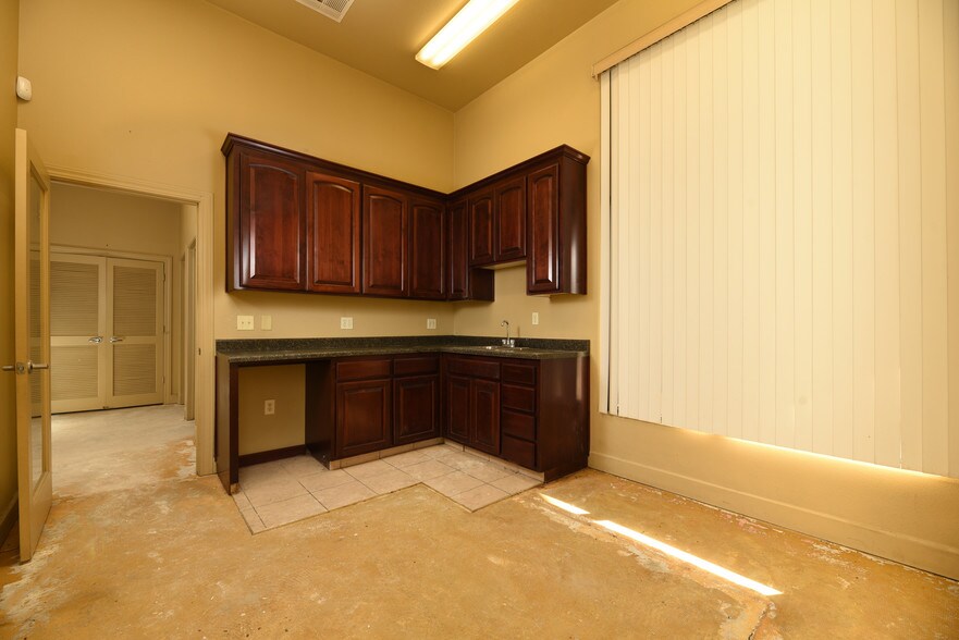 More Photos Of 850 W Main St, Merced Restaurant For Lease