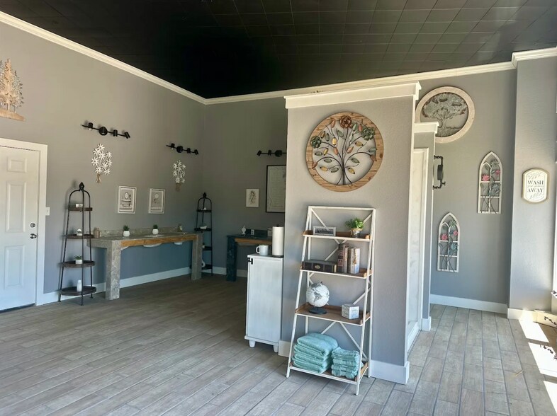 More Photos Of 204-208 Belleville Ave, Brewton Restaurant For Sale