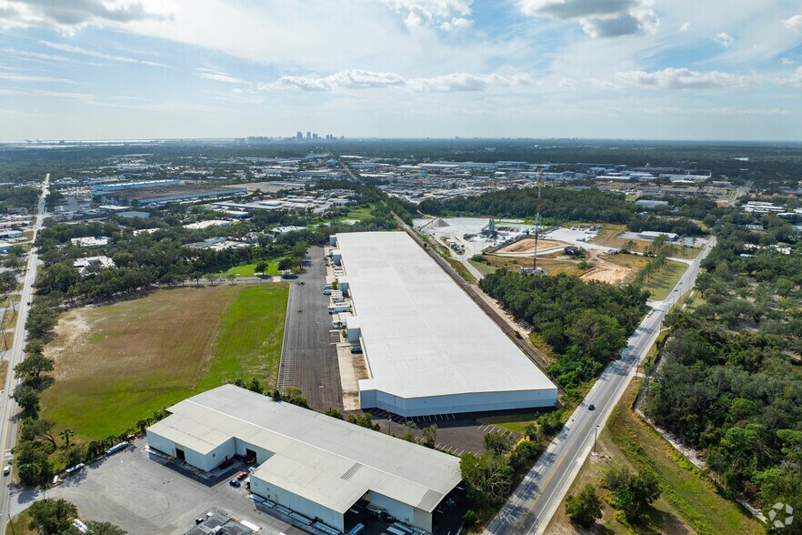 More Photos Of 6708 Harney Rd, Tampa Distribution For Lease