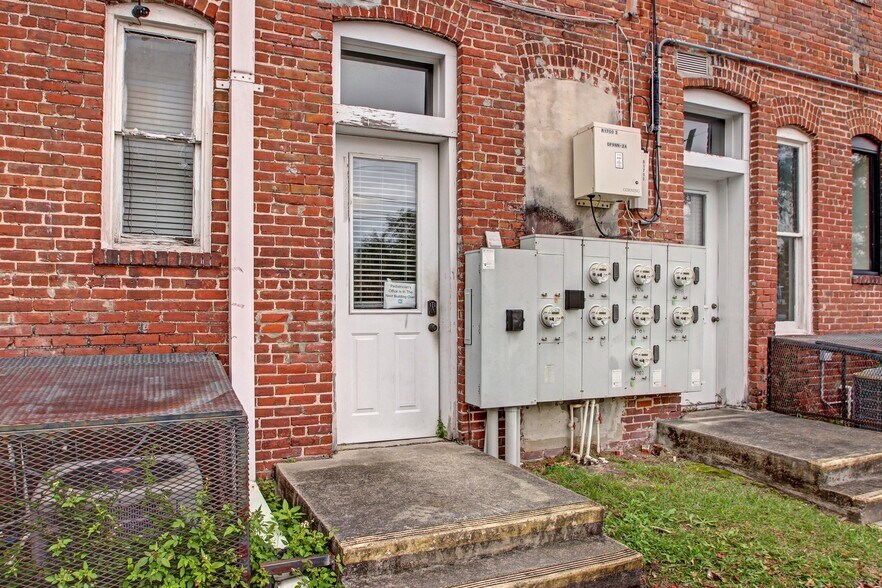 More Photos Of 1700-1712 N Main St, Jacksonville Storefront Retail Residential For Lease