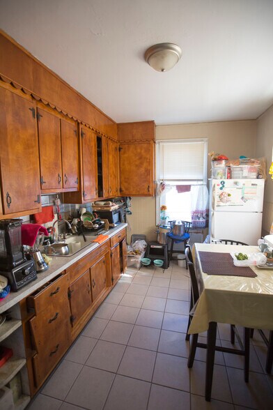 More Photos Of 49 Franklin St, Belleville General Retail For Sale