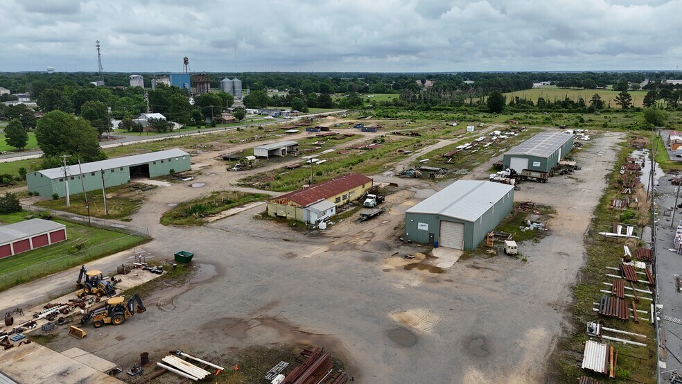 More Photos Of 2015 S Main St, Stuttgart Warehouse For Sale
