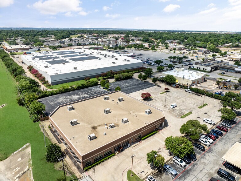 More Photos Of 689 Airport Fwy, Hurst Office For Lease