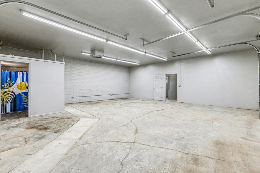 More Photos Of 1417-1421 E Washington St, Phoenix Warehouse For Lease