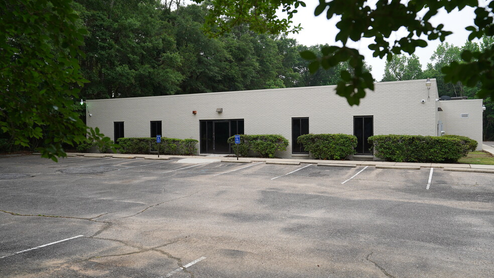 Primary Photo Of 7923 Airway Park Dr, Mobile Office For Sale