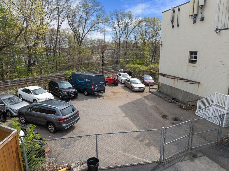 More Photos Of 56 Ramsdell St, Newton Showroom For Lease