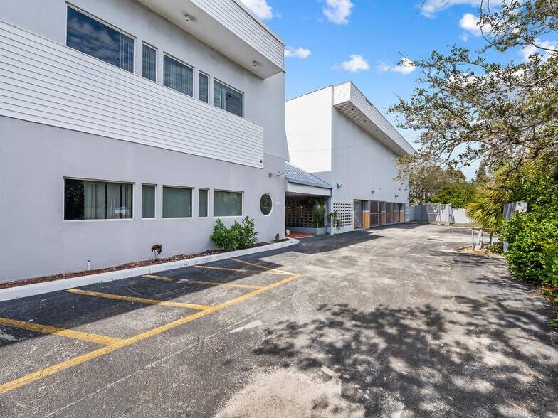 More Photos Of 1299 E Oakland Park Blvd, Oakland Park Office For Sale