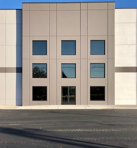 More Photos Of 520 Jersey Ave, New Brunswick Warehouse For Lease