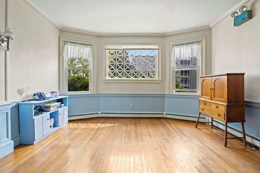 More Photos Of 145 Main St, Amesbury Specialty For Sale