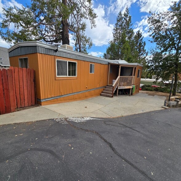 More Photos Of 21 Oak St, Colfax Manufactured Housing Mobile Home Park For Sale