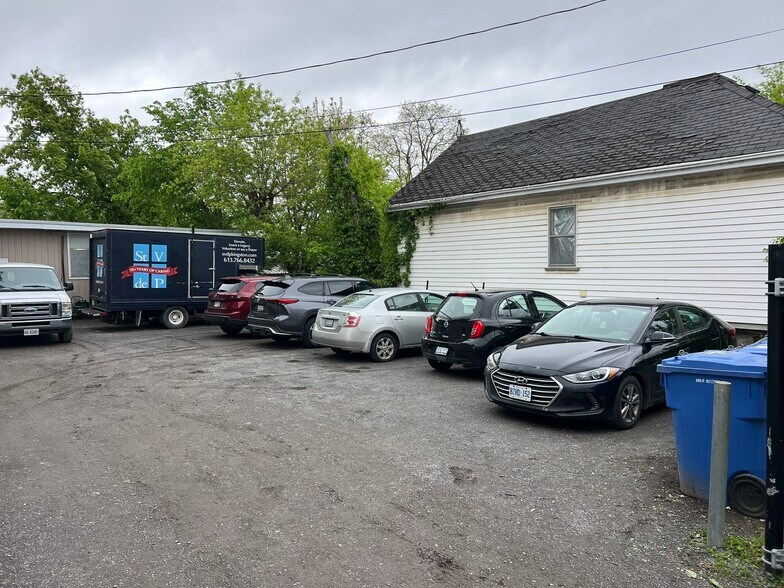 More Photos Of 85 Stephen St, Kingston Freestanding For Sale