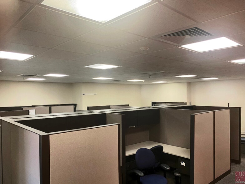 More Photos Of 389 John Downey Dr, New Britain Light Manufacturing For Sale