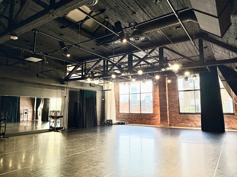 More Photos Of 1621 12th Ave, Seattle Storefront For Lease