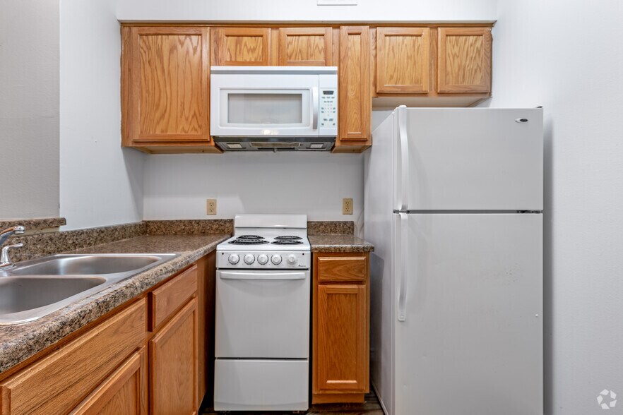 More Photos Of 2420 N 1st St, Carrizo Springs Apartments For Sale