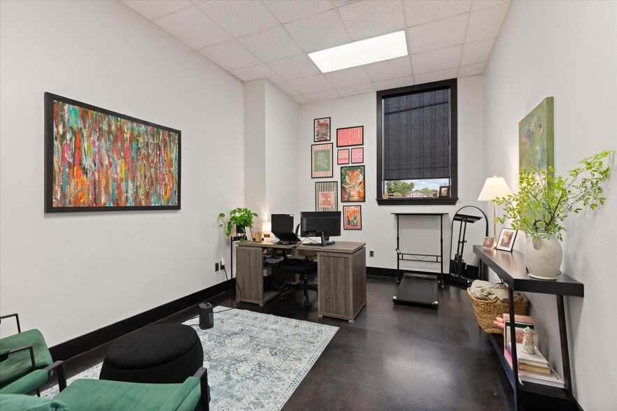 More Photos Of 501 N 3rd St, Longview Office For Sale