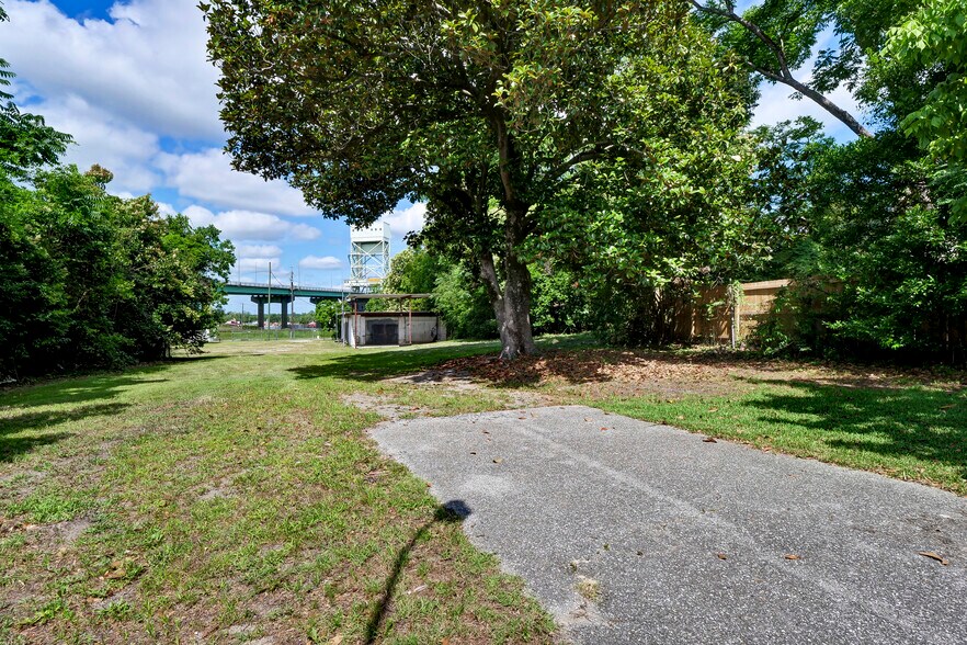 More Photos Of 610 Front St, Wilmington Warehouse For Lease