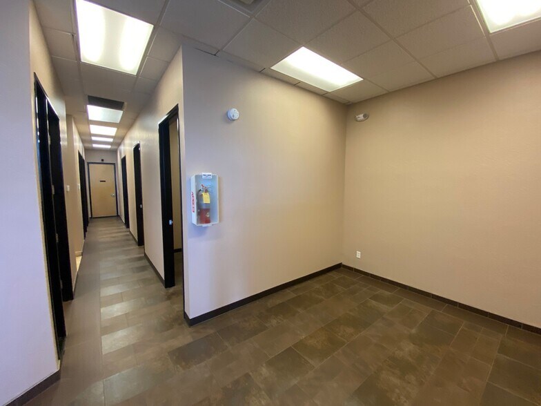 More Photos Of 7655 E Redfield Rd, Scottsdale Light Distribution For Lease