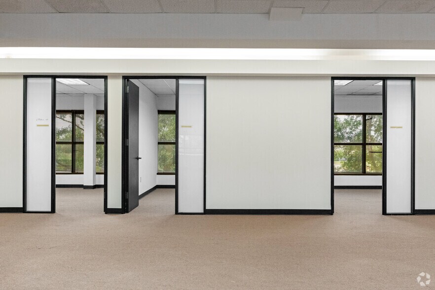 More Photos Of 11302 Tanner Rd, Houston Office For Lease