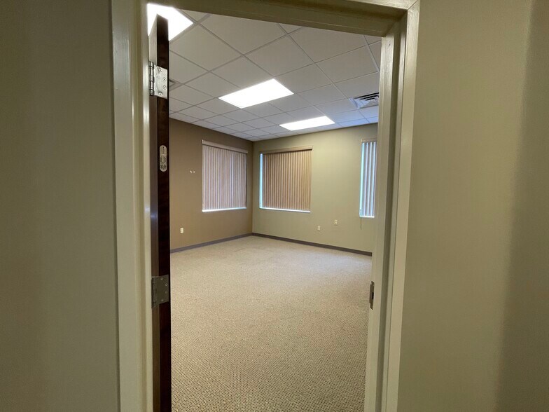 More Photos Of 1010 Davis St, Jacksonville Office For Lease