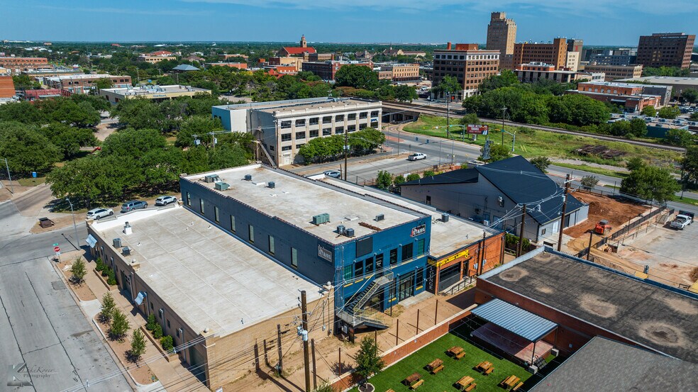 Primary Photo Of 141 Oak St, Abilene Storefront Retail Office For Sale
