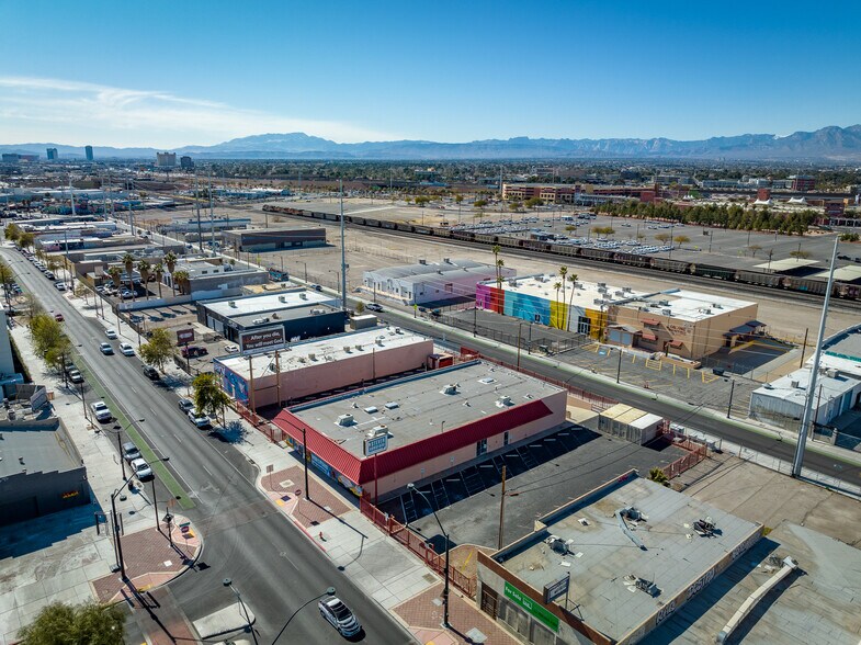 More Photos Of 900 S Main St, Las Vegas Office For Lease
