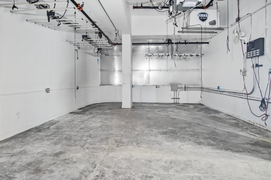 More Photos Of 7231 Hinds Ave, North Hollywood Warehouse For Sale