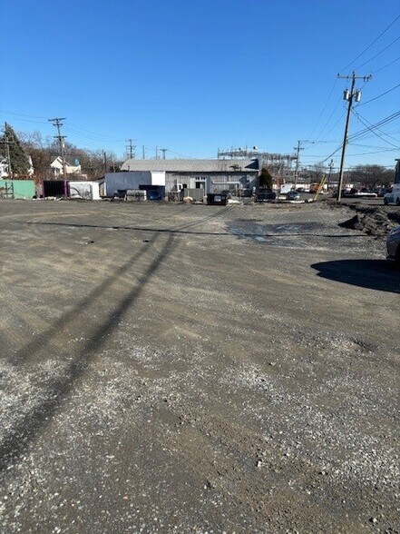 More Photos Of 21 Taylor St, Danbury Manufacturing For Sale