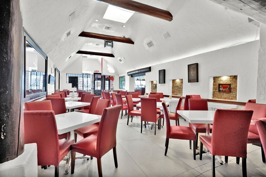 More Photos Of 211-221 Navarre Ave, Coral Gables Restaurant For Lease