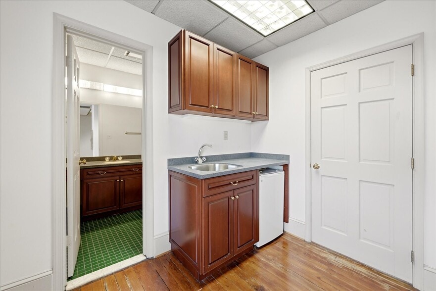 More Photos Of 185 N Loudoun St, Winchester Office For Sale