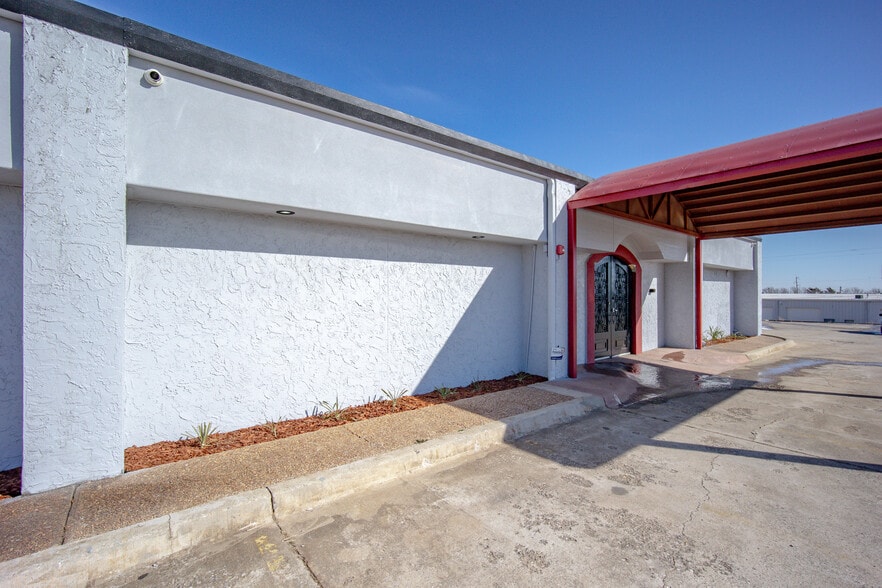 More Photos Of 6825 W Wilshire Blvd, Oklahoma City Theater Concert Hall For Sale