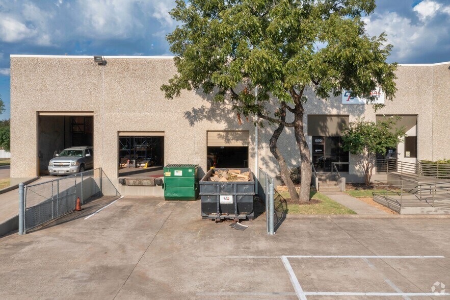 More Photos Of 10701-10737 King William Dr, Dallas Distribution For Lease