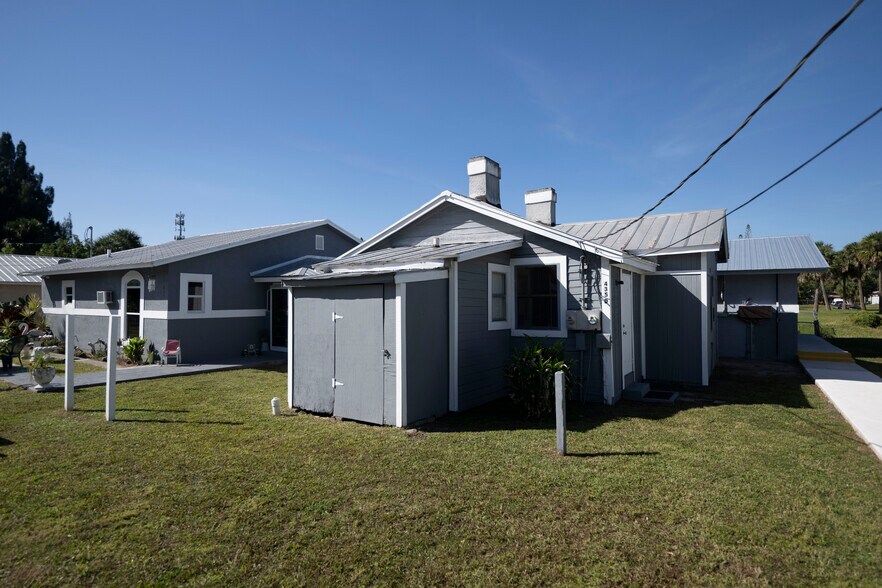 More Photos Of 433 Se Lake St, Stuart Apartments For Sale