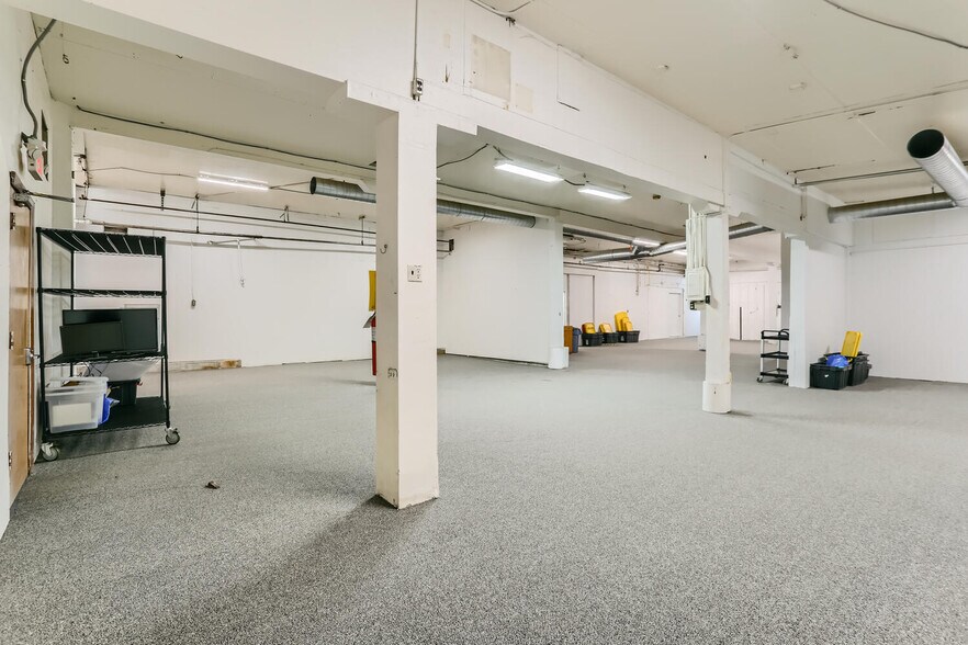 More Photos Of 81 NE Columbia Blvd, Portland Industrial For Sale