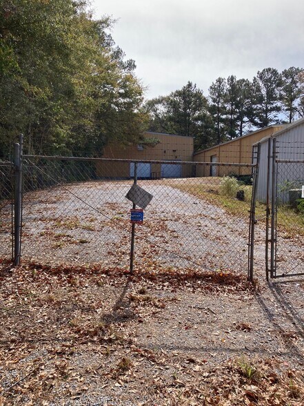 More Photos Of 301 W Presley Blvd, Mccomb Specialty For Sale