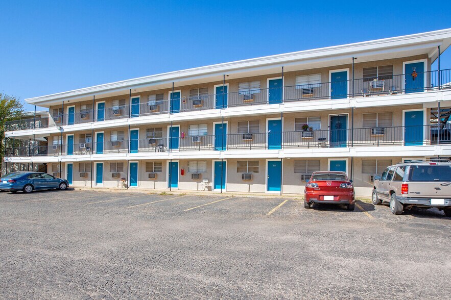 More Photos Of 4501 Brownfield Dr, Lubbock Apartments For Sale