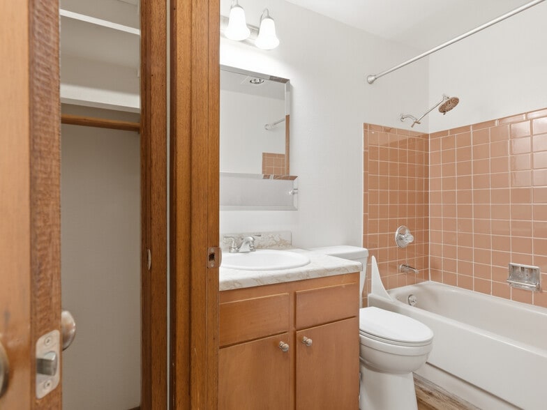 More Photos Of 2629 14th Ave W, Seattle Apartments For Sale
