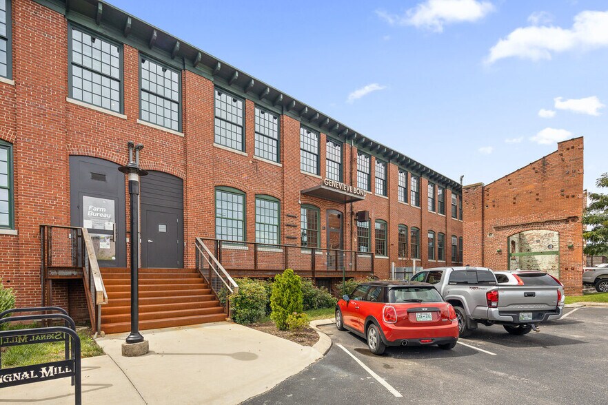 More Photos Of 205 Manufacturers Rd, Chattanooga General Retail For Lease