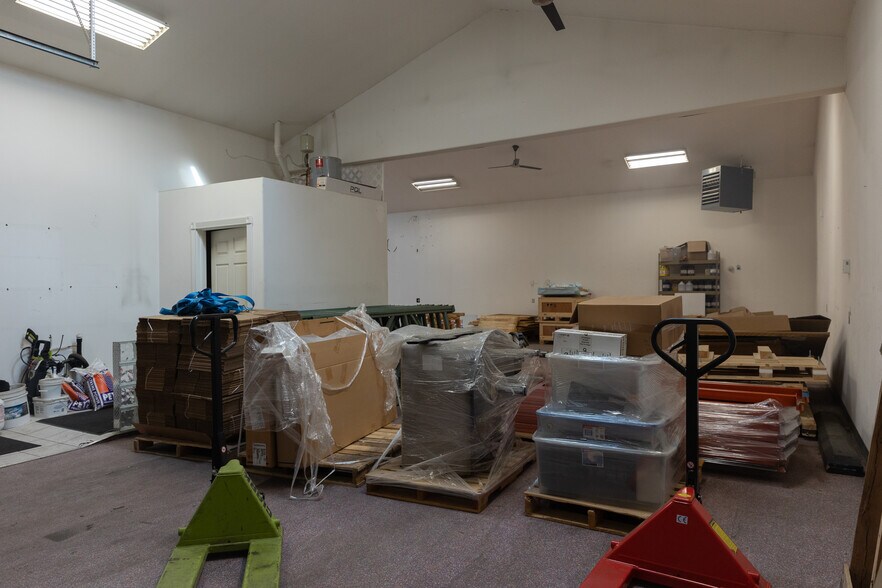 More Photos Of 6390 N Broadway, Denver Manufacturing For Lease