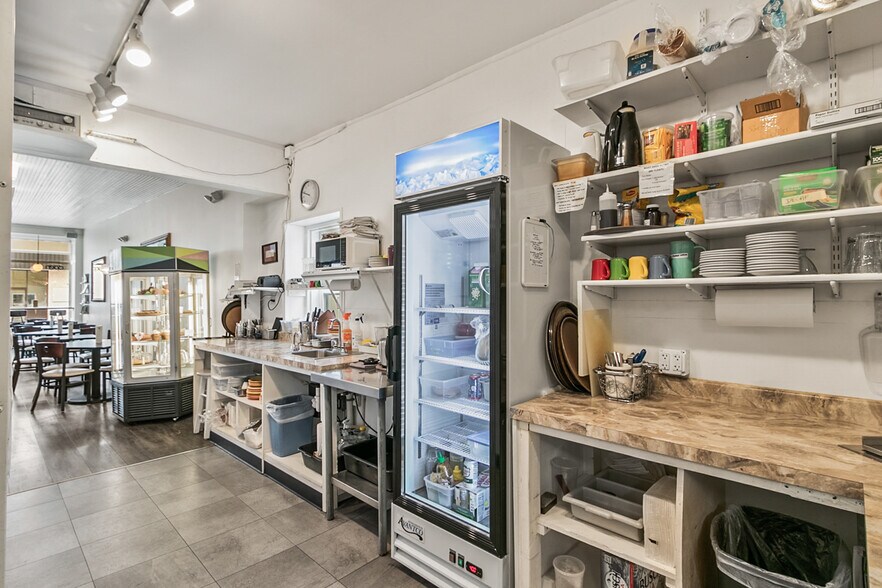 More Photos Of 618 Oak St, Baraboo General Retail For Sale