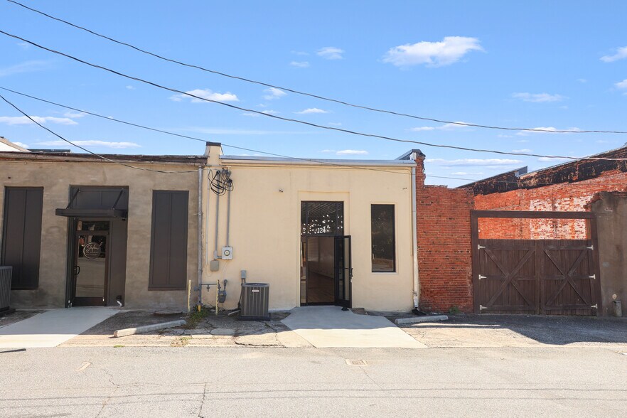 More Photos Of 124 Trinity St, Abbeville Storefront For Sale
